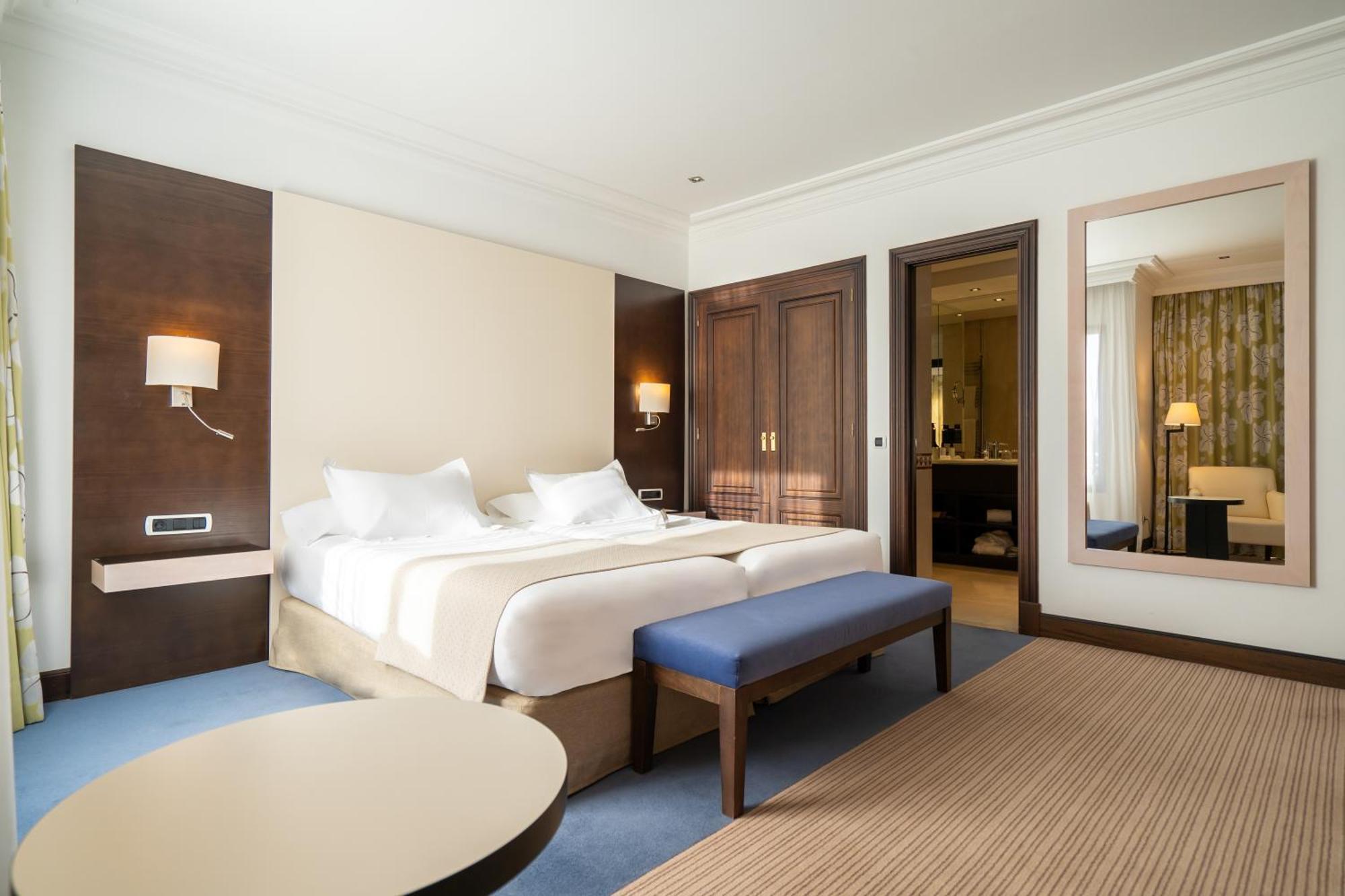 Classic Double or Twin Room Hill View